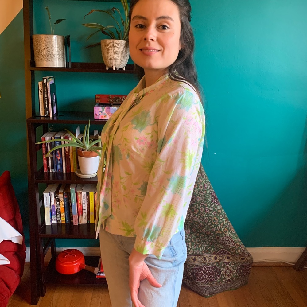 Vintage 1960’s blouse. Pussy bow.